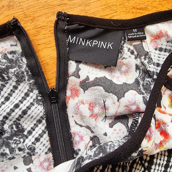 MINKPINK Floral Shorts - Picture 4 of 7